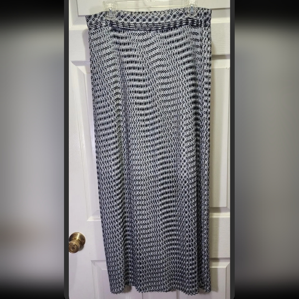 White House Black Market Pleated Print Black & White Skirt Size L